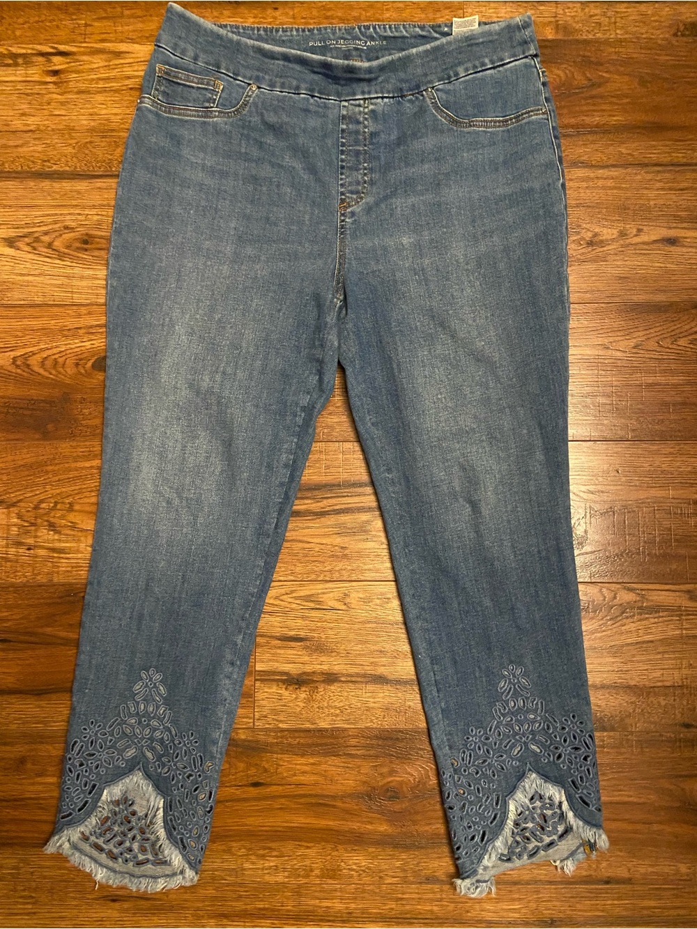 Chicos Pull On Jegging Ankle Blue Denim Jeans Frayed Tulip Hem Size 2R 12R